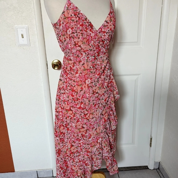 Q+A Los Angeles Floral Wrap Dress - Picture 9 of 10